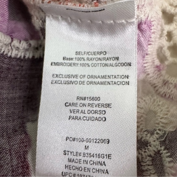 Democracy Three Quarter Sleeve V-Notch Neck Peplum Crochet Printed Woven Top M - Picture 14 of 15